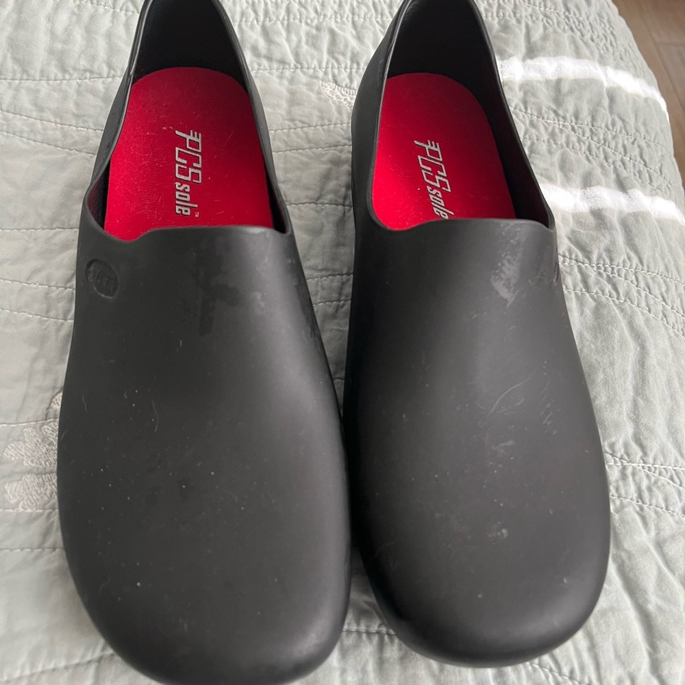Sticky work shoes